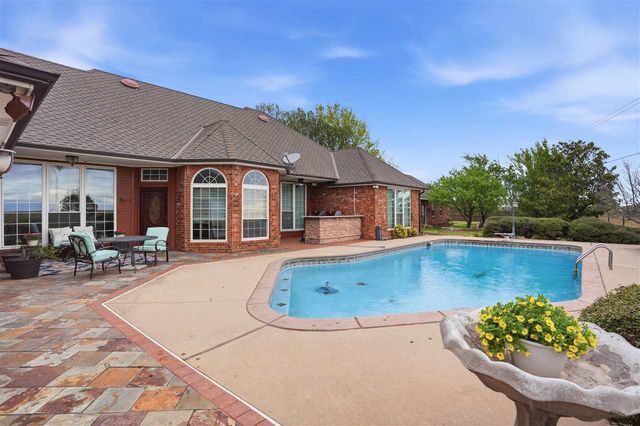 21 NW Pleasant View Ridge, Lawton, OK 73505