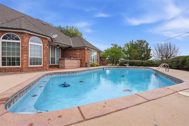 21 NW Pleasant View Ridge, Lawton, OK 73505