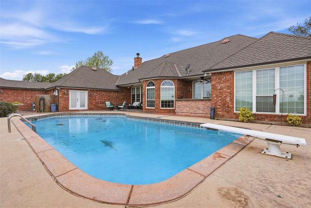 21 NW Pleasant View Ridge, Lawton, OK 73505