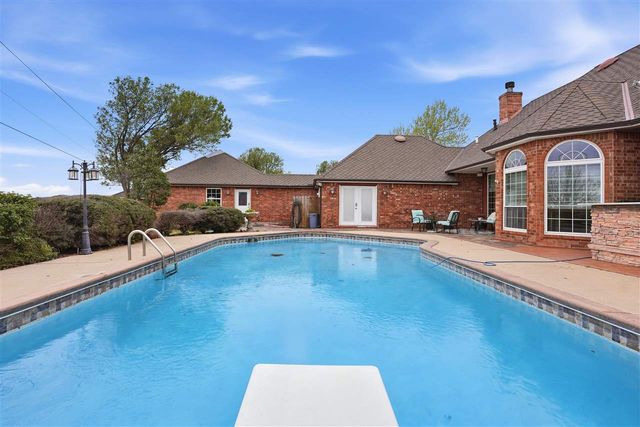 21 NW Pleasant View Ridge, Lawton, OK 73505