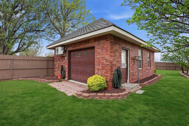 21 NW Pleasant View Ridge, Lawton, OK 73505