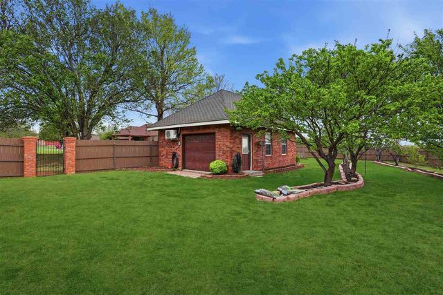 21 NW Pleasant View Ridge, Lawton, OK 73505
