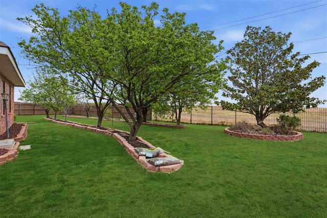 21 NW Pleasant View Ridge, Lawton, OK 73505