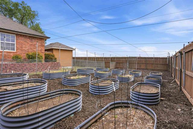 21 NW Pleasant View Ridge, Lawton, OK 73505