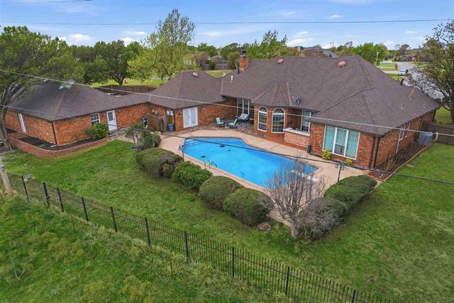 21 NW Pleasant View Ridge, Lawton, OK 73505