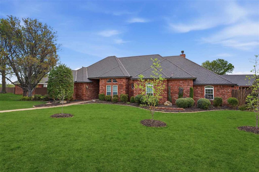 21 NW Pleasant View Ridge, Lawton, OK 73505