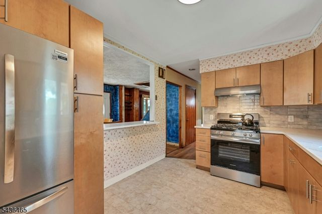 21 Butler Pl, Wanaque Boro, NJ 07420
