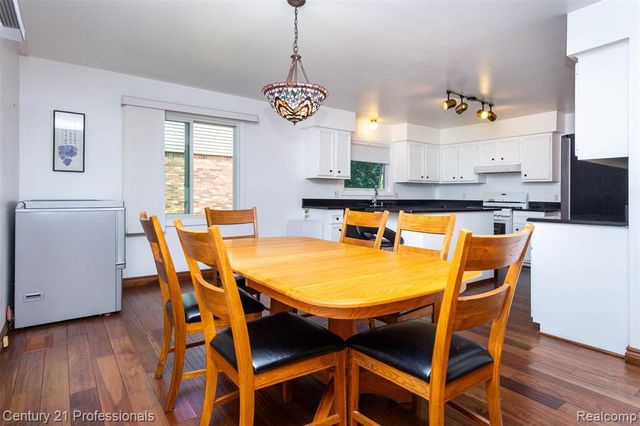 6241 Smithfield Drive, Troy, MI 48085