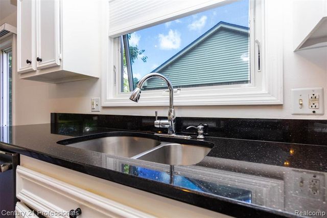 6241 Smithfield Drive, Troy, MI 48085