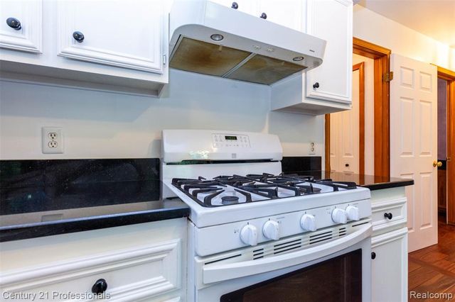 6241 Smithfield Drive, Troy, MI 48085