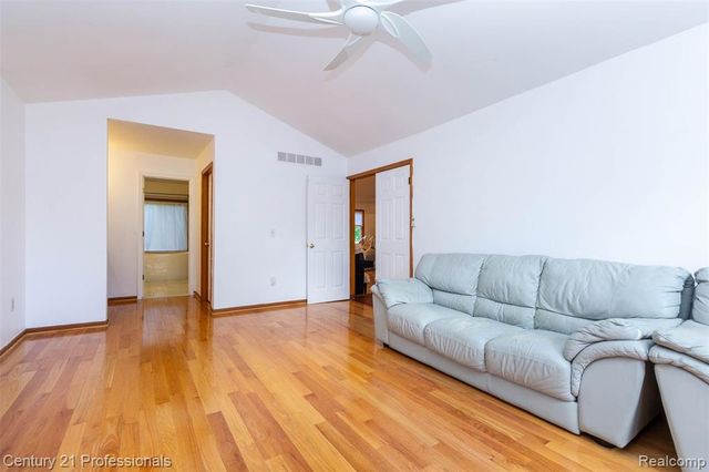 6241 Smithfield Drive, Troy, MI 48085