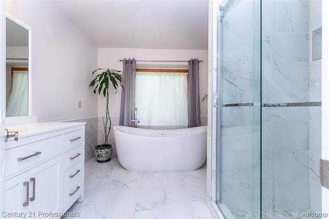 6241 Smithfield Drive, Troy, MI 48085