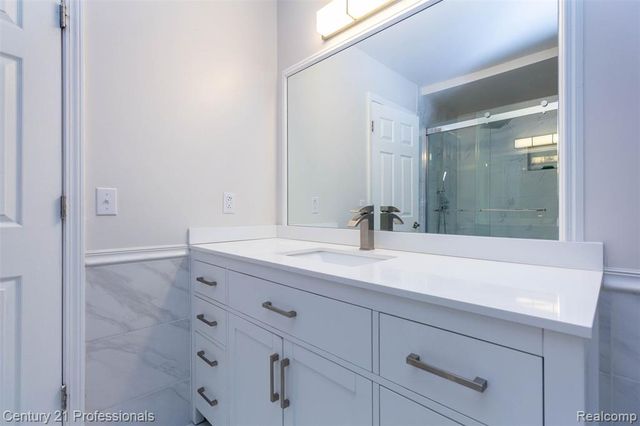 6241 Smithfield Drive, Troy, MI 48085