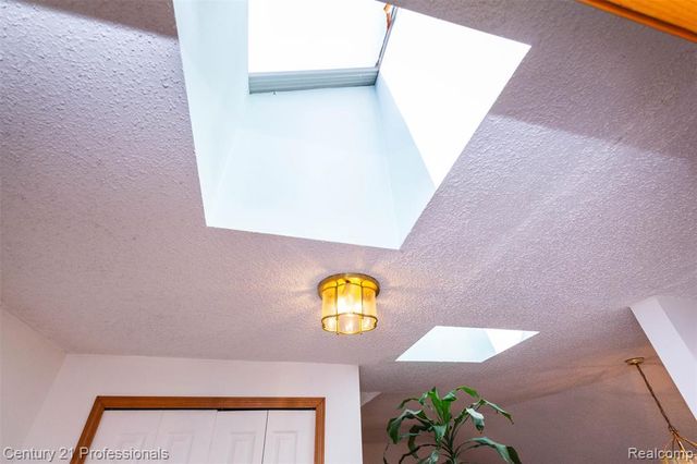 6241 Smithfield Drive, Troy, MI 48085