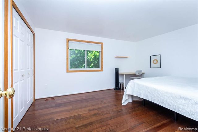 6241 Smithfield Drive, Troy, MI 48085