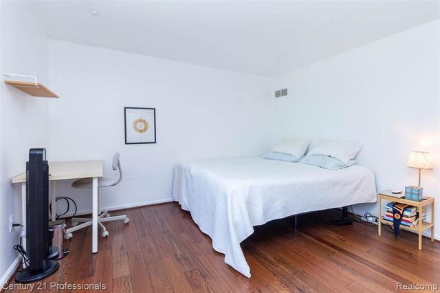 6241 Smithfield Drive, Troy, MI 48085