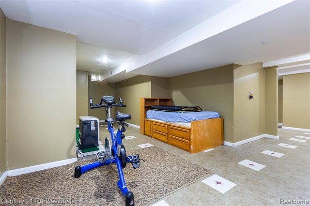 6241 Smithfield Drive, Troy, MI 48085