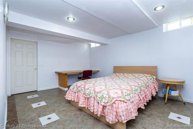 6241 Smithfield Drive, Troy, MI 48085