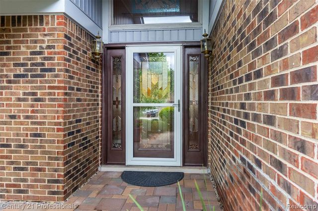 6241 Smithfield Drive, Troy, MI 48085