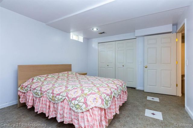 6241 Smithfield Drive, Troy, MI 48085