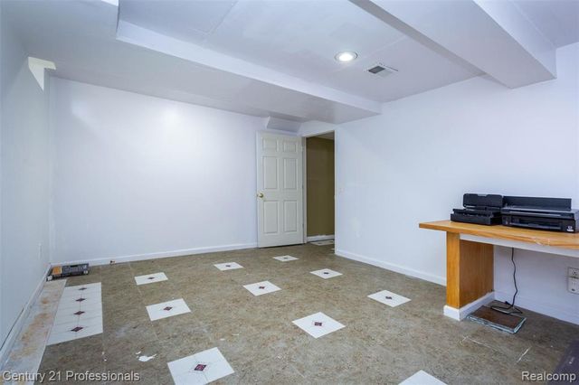 6241 Smithfield Drive, Troy, MI 48085