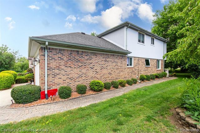 6241 Smithfield Drive, Troy, MI 48085