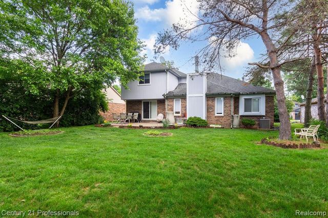 6241 Smithfield Drive, Troy, MI 48085