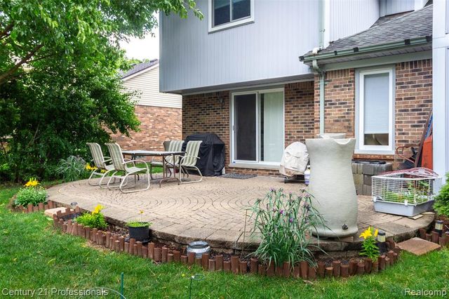 6241 Smithfield Drive, Troy, MI 48085