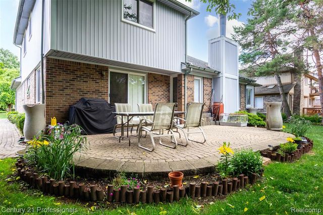 6241 Smithfield Drive, Troy, MI 48085
