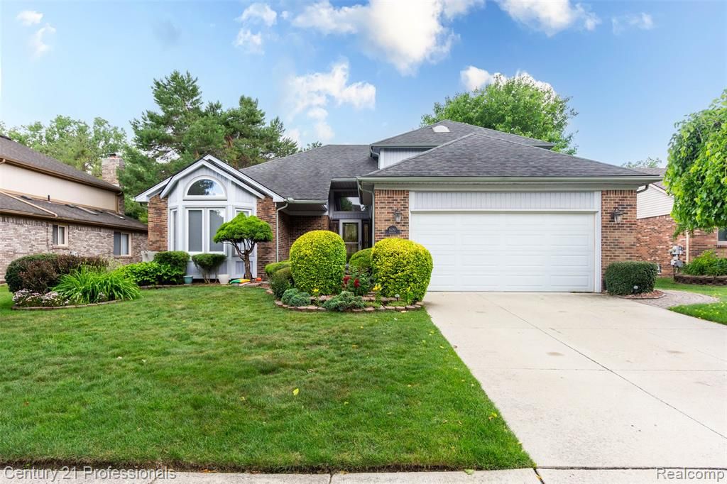 6241 Smithfield Drive, Troy, MI 48085