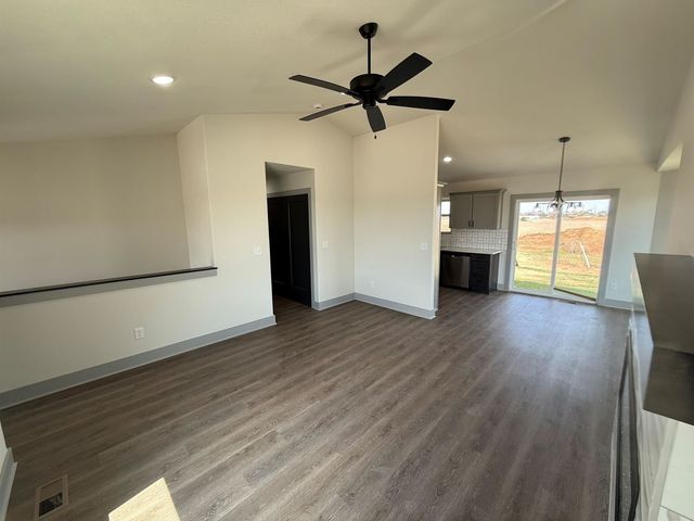 5350 W 42nd St South, Wichita, KS 67215