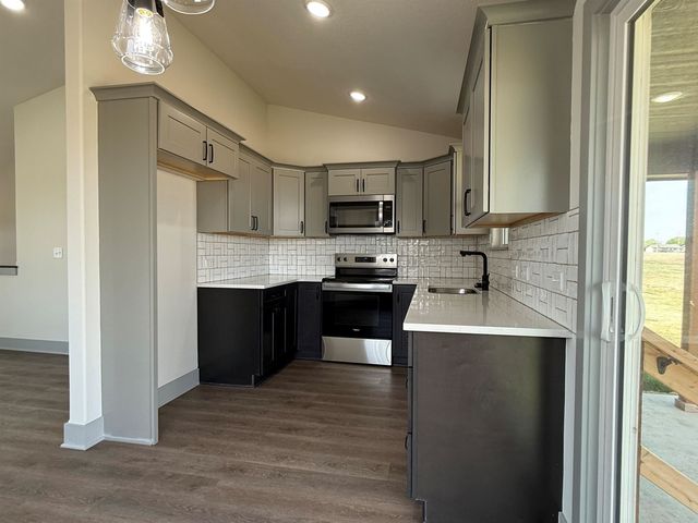 5350 W 42nd St South, Wichita, KS 67215