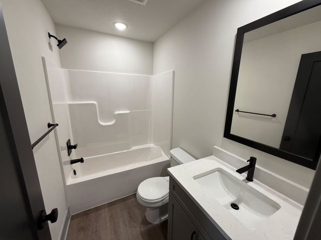 5350 W 42nd St South, Wichita, KS 67215