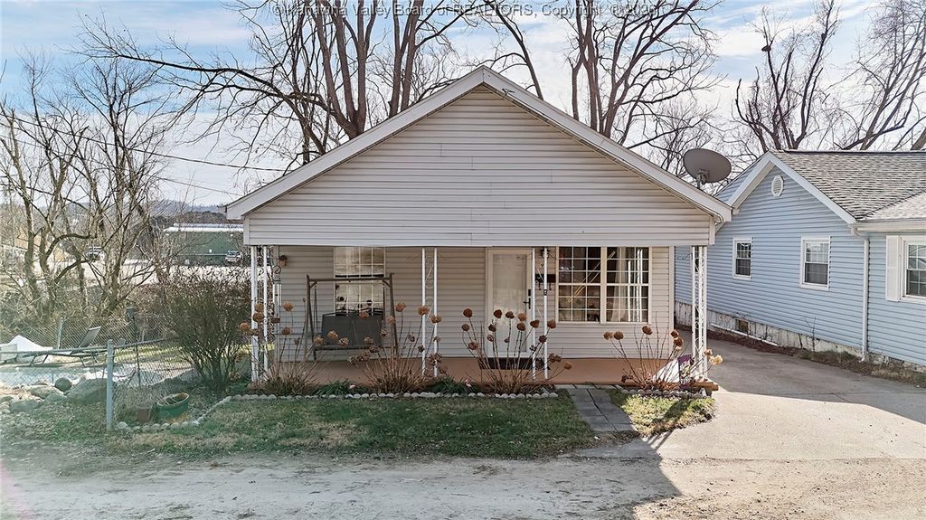 92 Coon Avenue, Dunbar, WV 25064