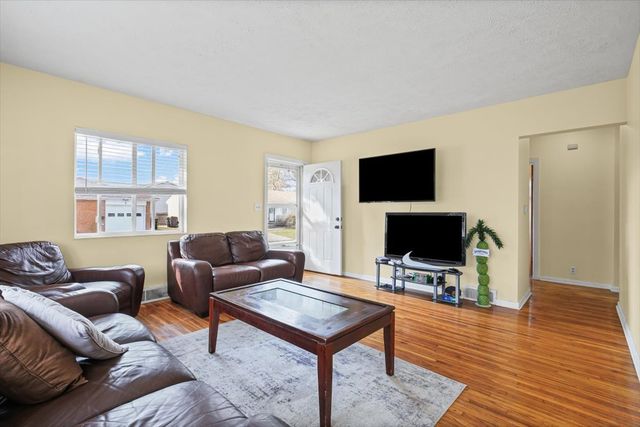 8 University Court, Normal, IL 61761