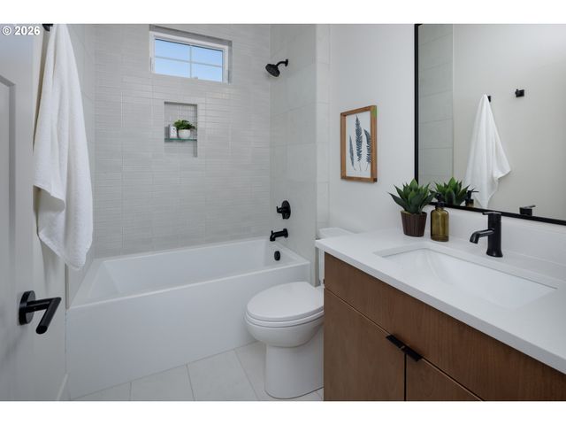 1106 ROCK CREEK Rd, Hood River, OR 97031