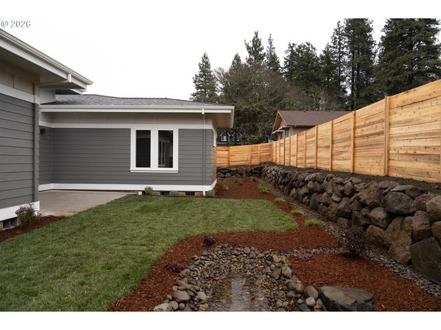 1106 ROCK CREEK Rd, Hood River, OR 97031