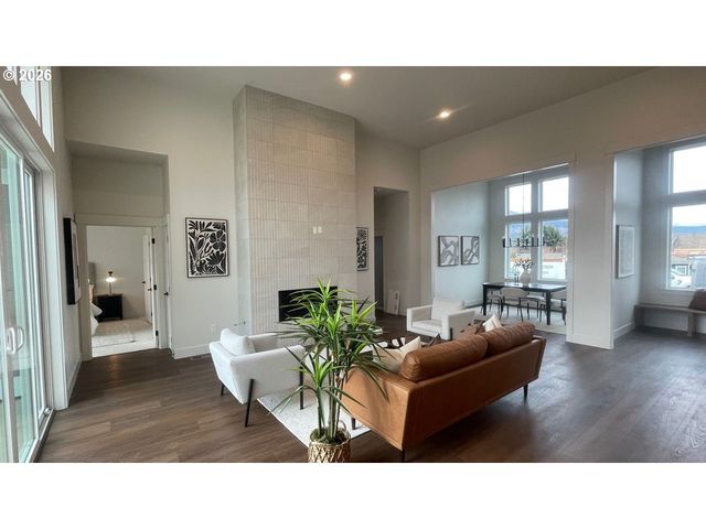 1106 ROCK CREEK Rd, Hood River, OR 97031