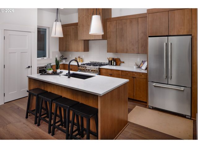 1106 ROCK CREEK Rd, Hood River, OR 97031