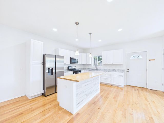 983 Cook Avenue E, Saint Paul, MN 55106