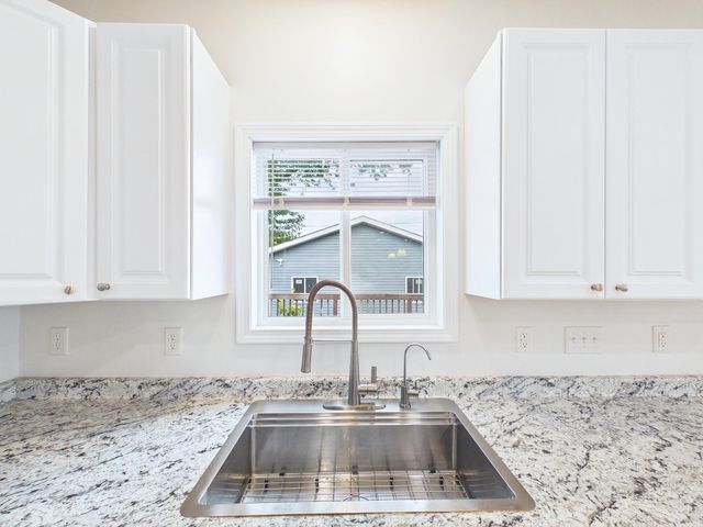 983 Cook Avenue E, Saint Paul, MN 55106