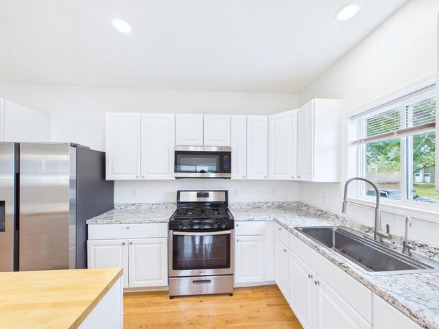 983 Cook Avenue E, Saint Paul, MN 55106