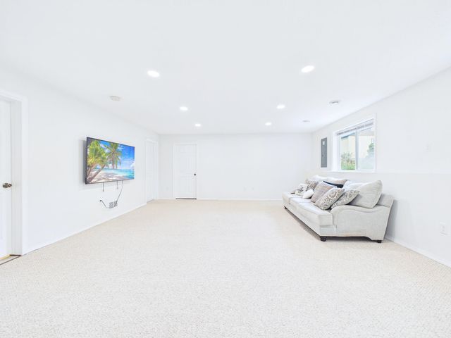983 Cook Avenue E, Saint Paul, MN 55106