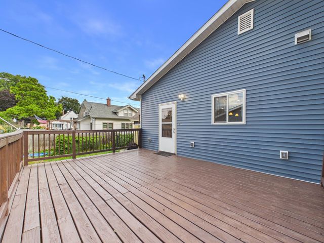 983 Cook Avenue E, Saint Paul, MN 55106