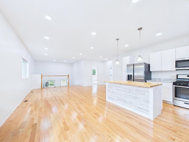 983 Cook Avenue E, Saint Paul, MN 55106