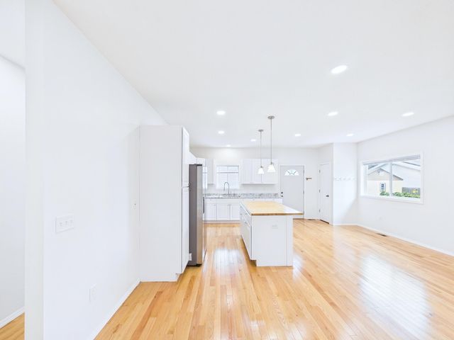 983 Cook Avenue E, Saint Paul, MN 55106
