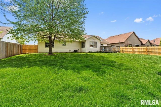 1009 MONARCH Drive, Chatham, IL 62629