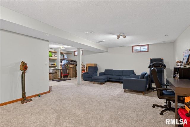 1009 MONARCH Drive, Chatham, IL 62629