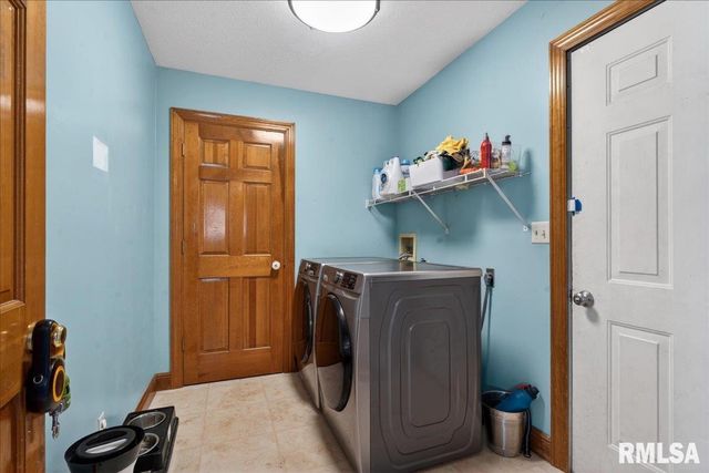 1009 MONARCH Drive, Chatham, IL 62629