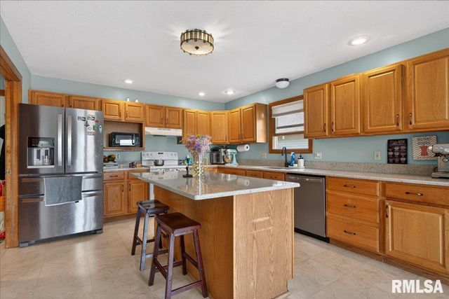 1009 MONARCH Drive, Chatham, IL 62629